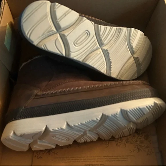 Manitobah Woman’s WP Pacific Insulated Fossil Brown Pull On Puffer Boots 7.5 9